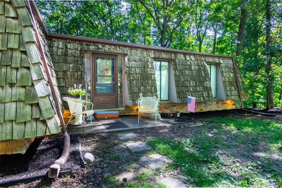 9405 Spicer Road, Brighton, MI 48116 - #3