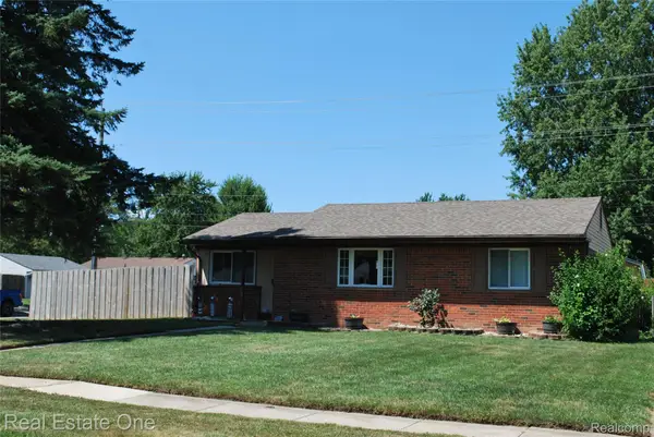 41692 Mcbride Avenue, Belleville, MI 48111