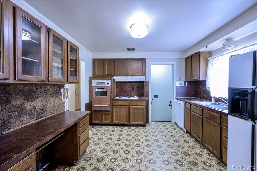 24255 Flower Avenue, Eastpointe, MI 48021 - #3