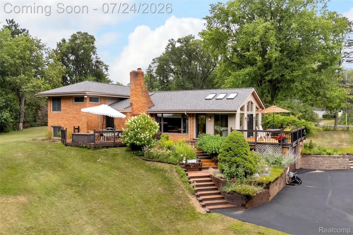 304 Oaklane Drive, Rochester Hills, MI 48306 - #1