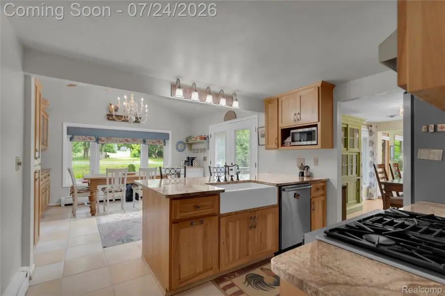 304 Oaklane Drive, Rochester Hills, MI 48306 - #2