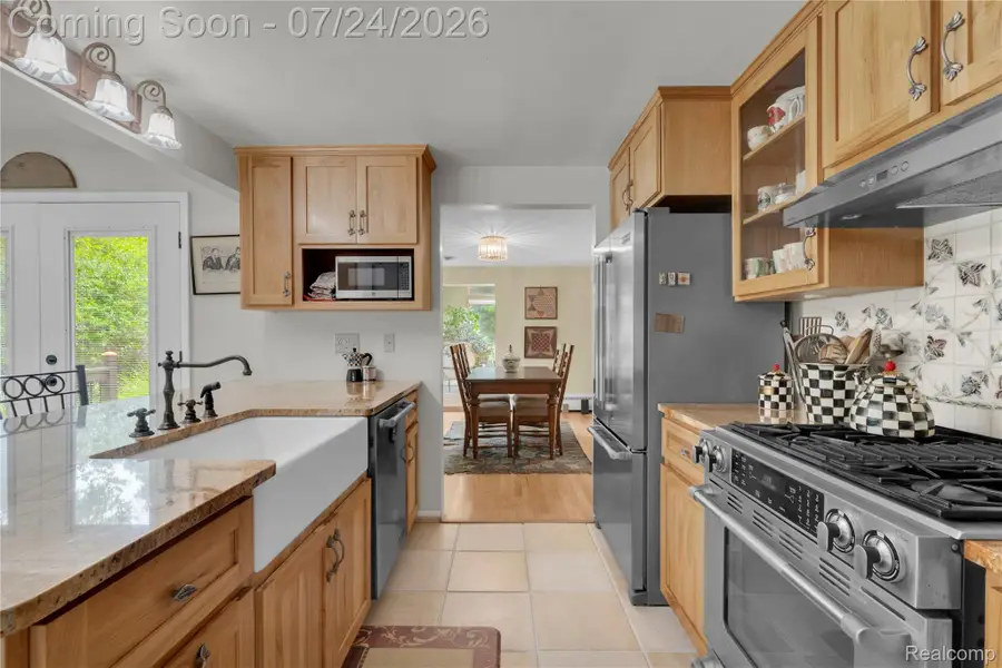 304 Oaklane Drive, Rochester Hills, MI 48306 - #3
