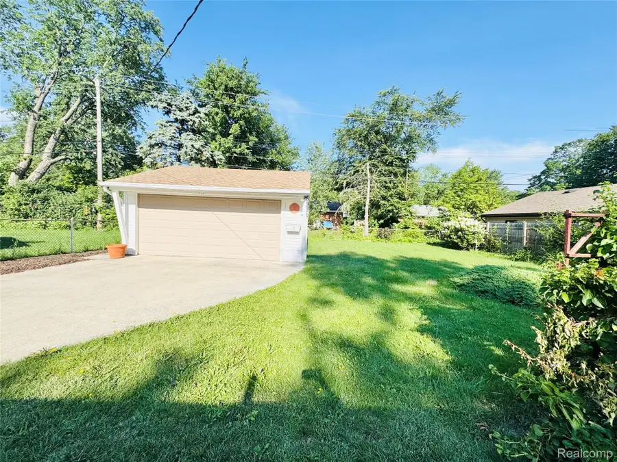 28701 Stuart Avenue, Southfield, MI 48076 - #3