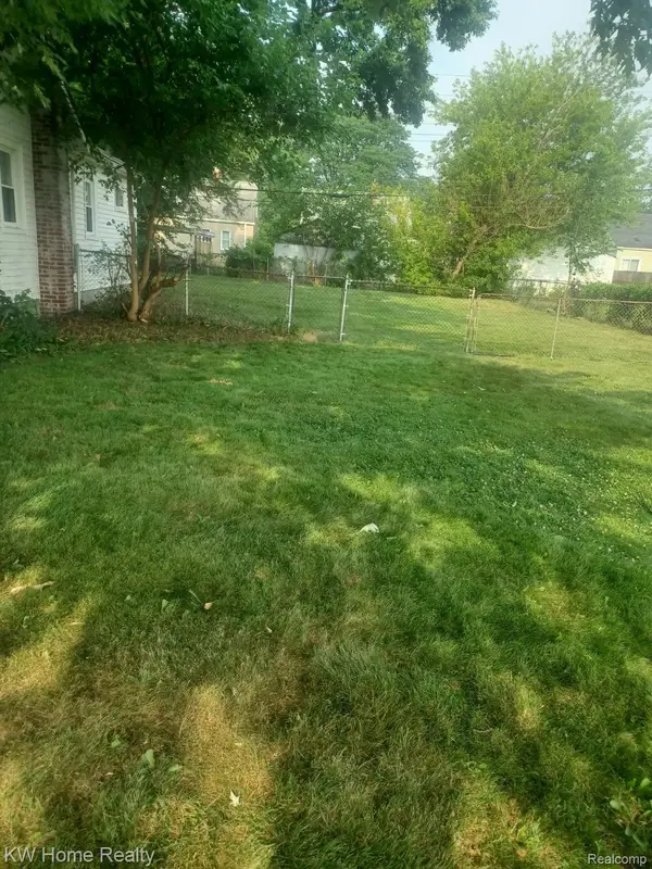 00000 Hoover, HazelPark, MI 48030
