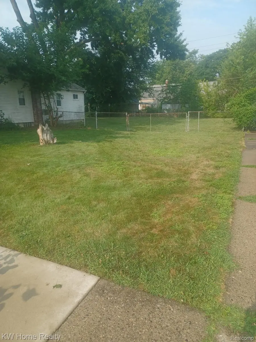 00000 Hoover, Hazel Park, MI 48030 - #2