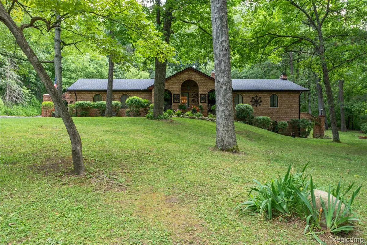 1600 Moffat, Leonard, MI 48367 - #1
