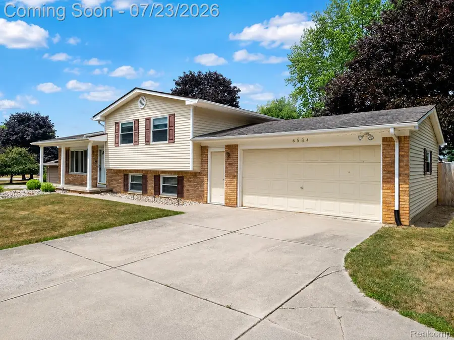 6534 Meadowwood Lane, Grand Blanc, MI 48439 - #2