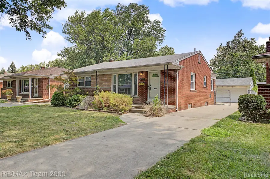 8350 N Evangeline Street, Dearborn Heights, MI 48127 - #2