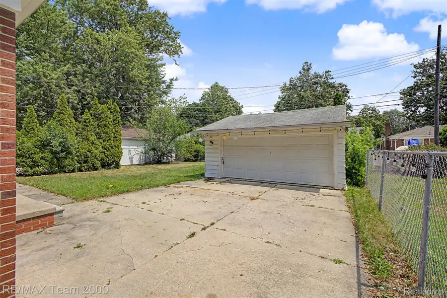 8350 N Evangeline Street, Dearborn Heights, MI 48127 - #3
