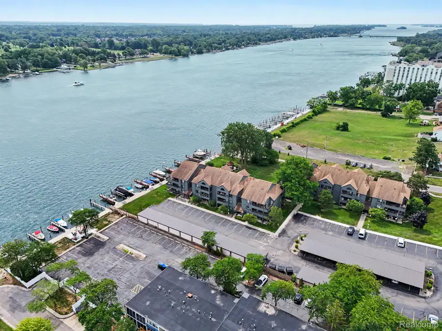 2445 Riverside Drive #304, Trenton, MI 48183 - #2