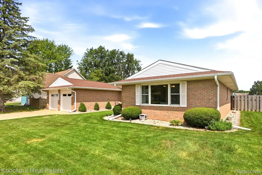 5094 Dustine Drive N, Saginaw, MI 48603 - #2