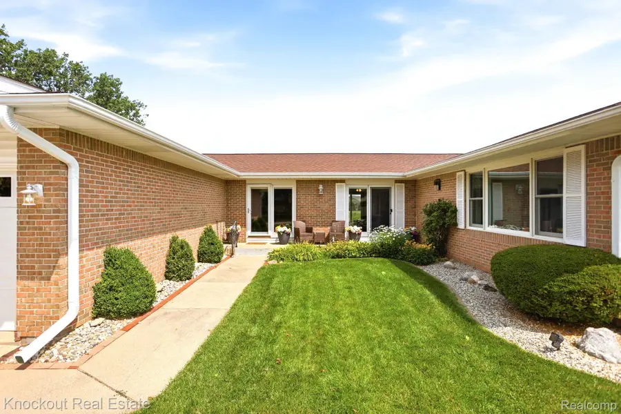 5094 Dustine Drive N, Saginaw, MI 48603 - #3