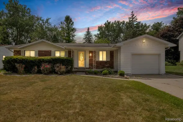 1933 Tamarisk Drive, EastLansing, MI 48823