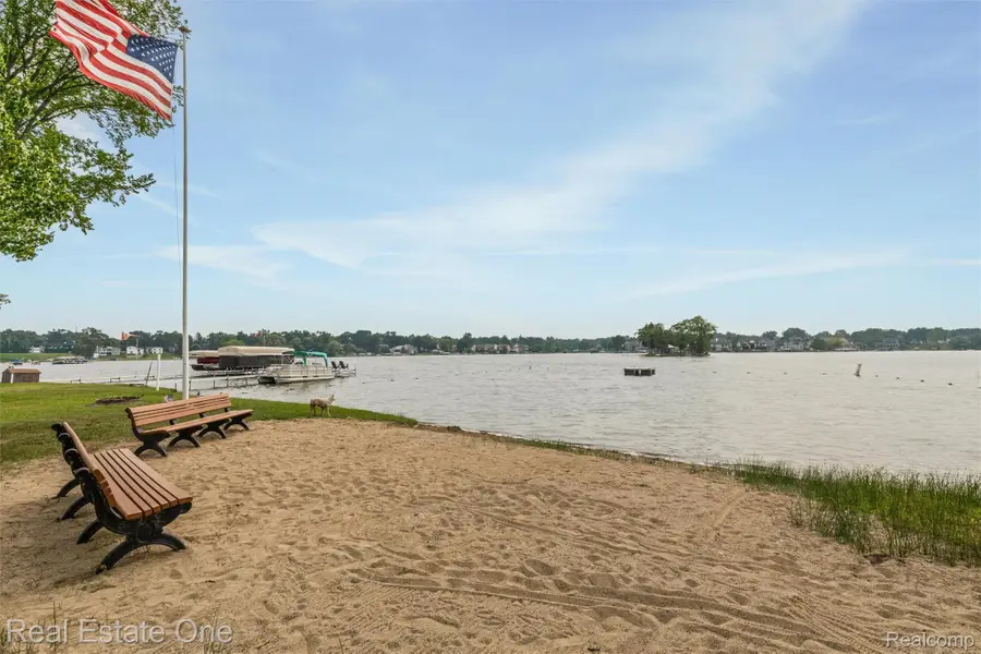 1045 Clara Street, Commerce, MI 48390 - #2