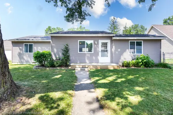 9031 Garfield Drive, WhitmoreLake, MI 48189