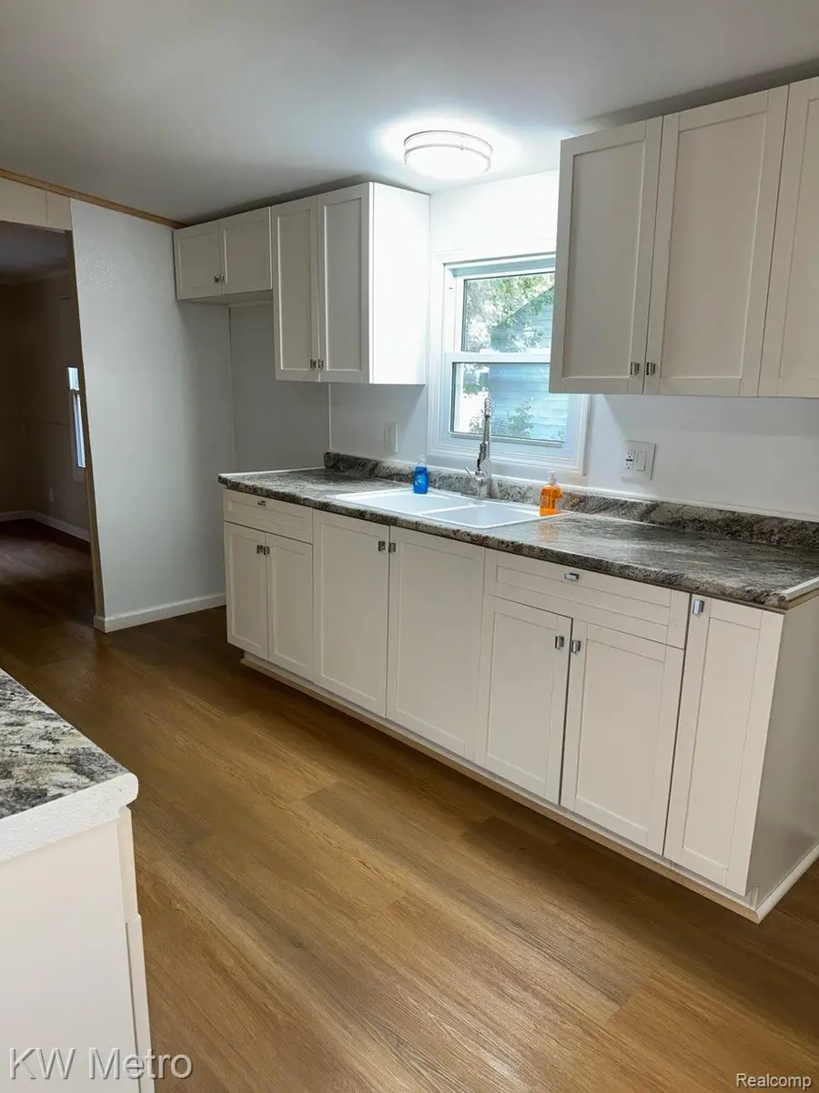 3520 Hogarth Avenue, Flint, MI 48532 - #2