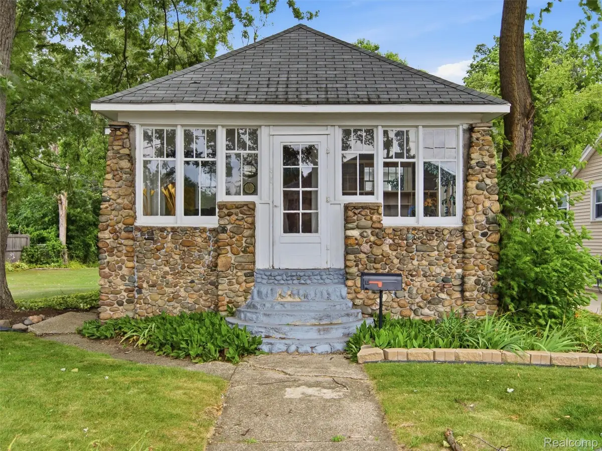 305 Renshaw Avenue, Clawson, MI 48017 - #1