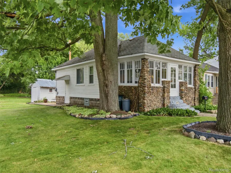 305 Renshaw Avenue, Clawson, MI 48017 - #3