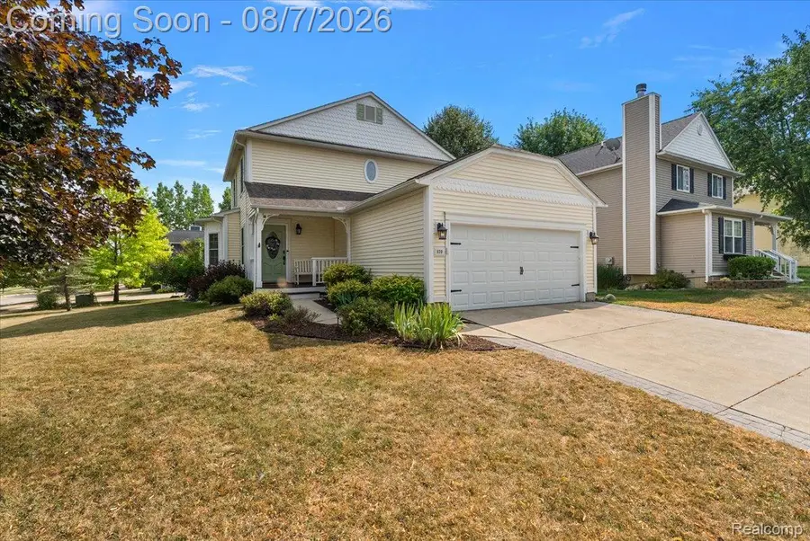 920 E Caroline Street, Fenton, MI 48430 - #2
