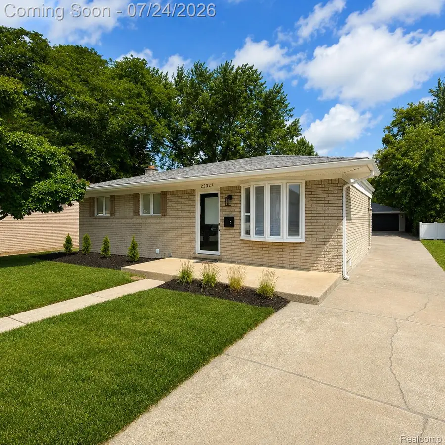 22327 Gordon Road, Saint Clair Shores, MI 48081 - #2
