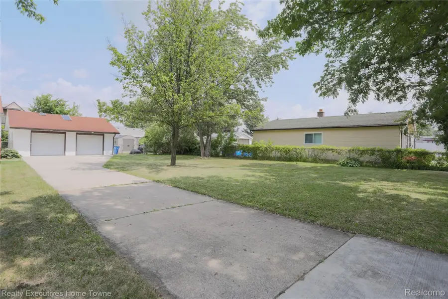 7571 Anna Avenue, Warren, MI 48092 - #3