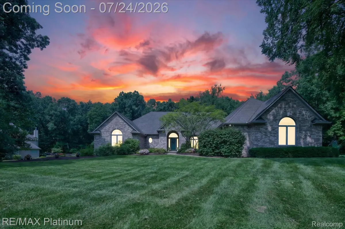 5264 Pinewood Drive, Brighton, MI 48116 - #1