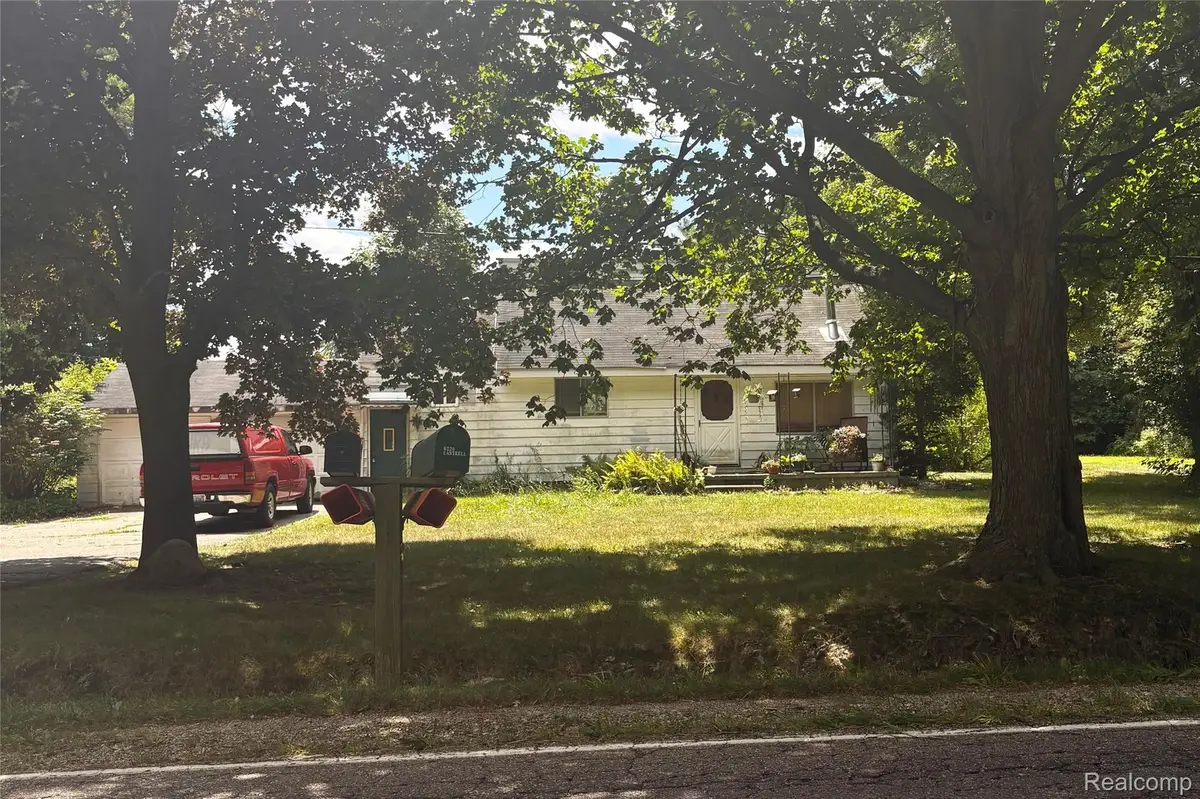 6220 E Carpenter Road, Flint, MI 48506 - #1