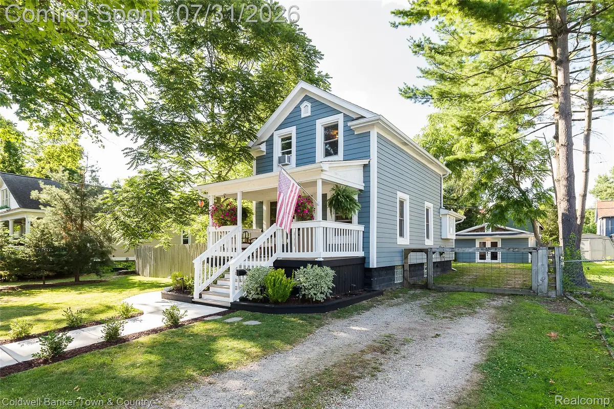 416 W Washington Street, Howell, MI 48843 - #1