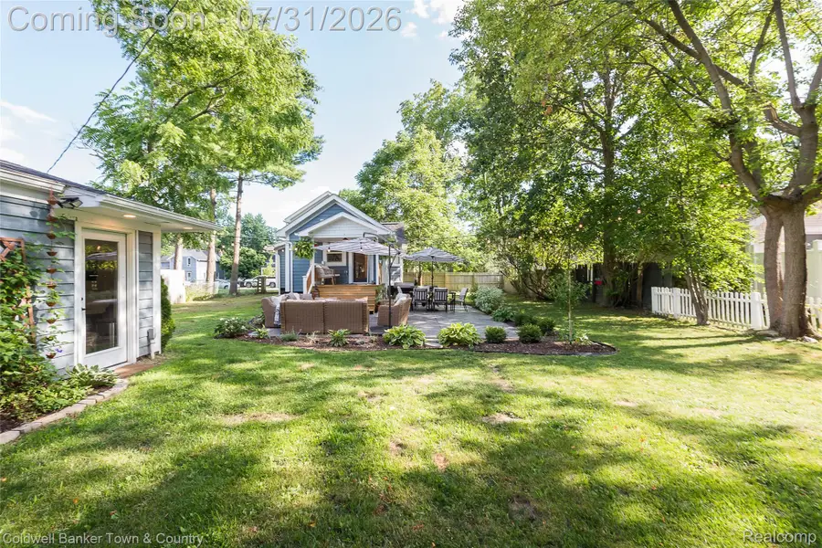 416 W Washington Street, Howell, MI 48843 - #3