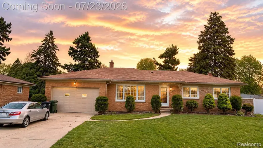 37542 Andrew Drive, Sterling Heights, MI 48312 - #2