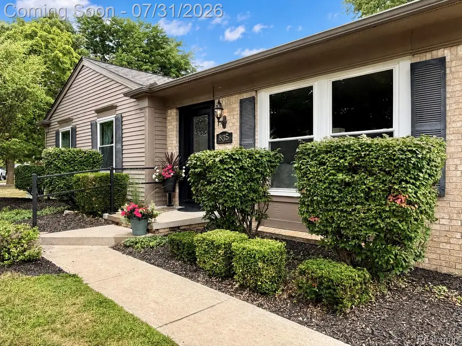 835 Bolinger Street, Rochester Hills, MI 48307 - #3