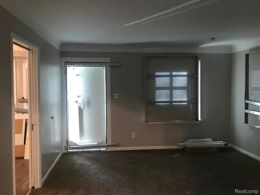 6422 Plainview Avenue, Detroit, MI 48228 - #3