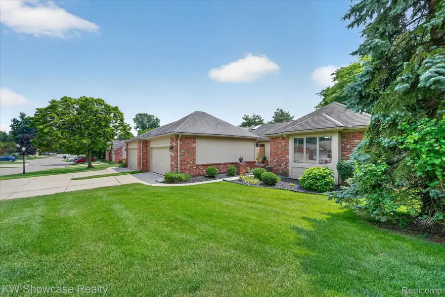 37061 Sandalwood, Farmington Hills, MI 48331 - #3