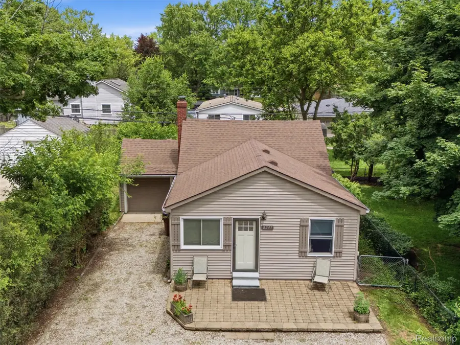 8241 Janis Street, Utica, MI 48317 - #2