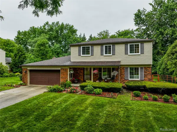 2032 Kristin Drive, Troy, MI 48084