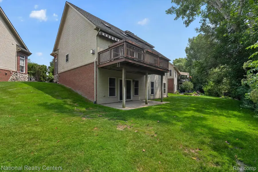 5590 River Park Drive, Waterford, MI 48327 - #2