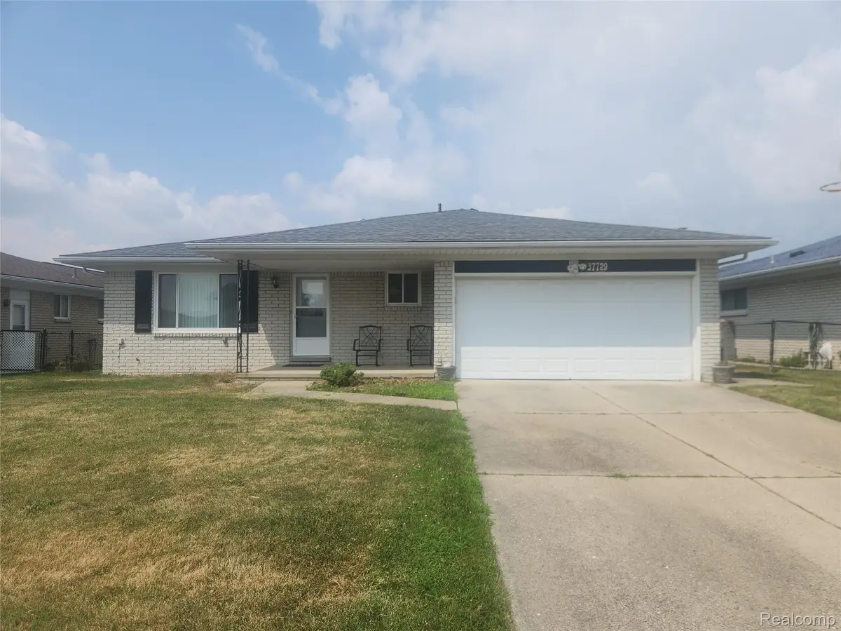 37729 Douglas Court, Sterling Heights, MI 48310 - #1