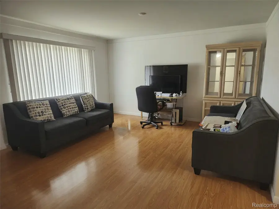 37729 Douglas Court, Sterling Heights, MI 48310 - #2