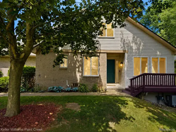 1310 Bay Hill #15, Waterford, MI 48327