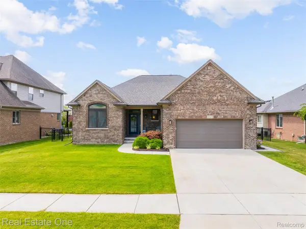 45627 Pentwater Drive, Macomb, MI 48044