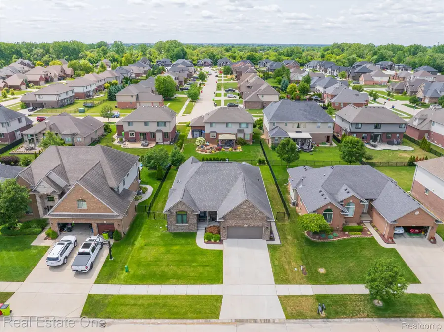 45627 Pentwater Drive, Macomb, MI 48044 - #2