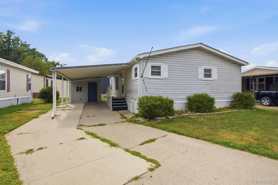 49153 Cranberry Court, Utica, MI 48315 - #2