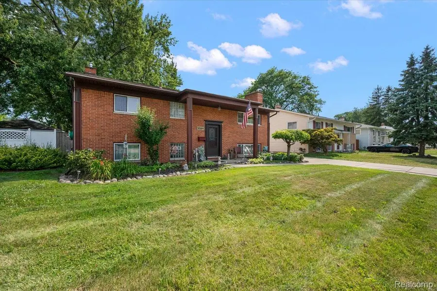 2504 Koper Drive, Sterling Heights, MI 48310 - #2