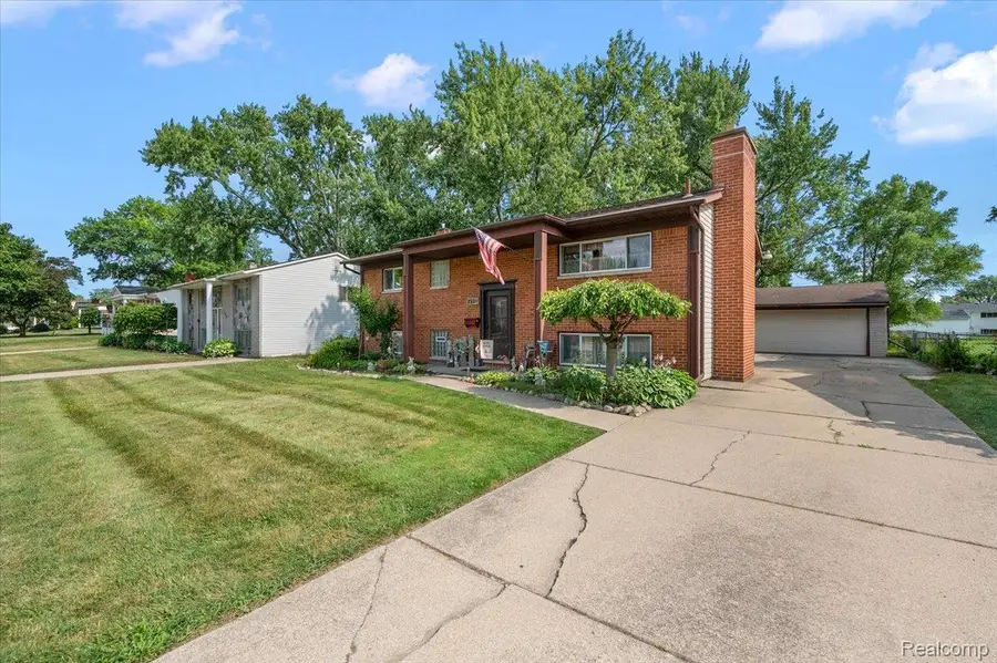 2504 Koper Drive, Sterling Heights, MI 48310 - #3