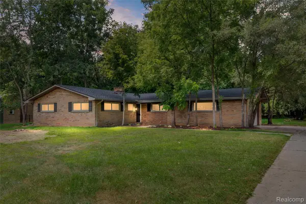 26261 La Muera Street, Farmington, MI 48334