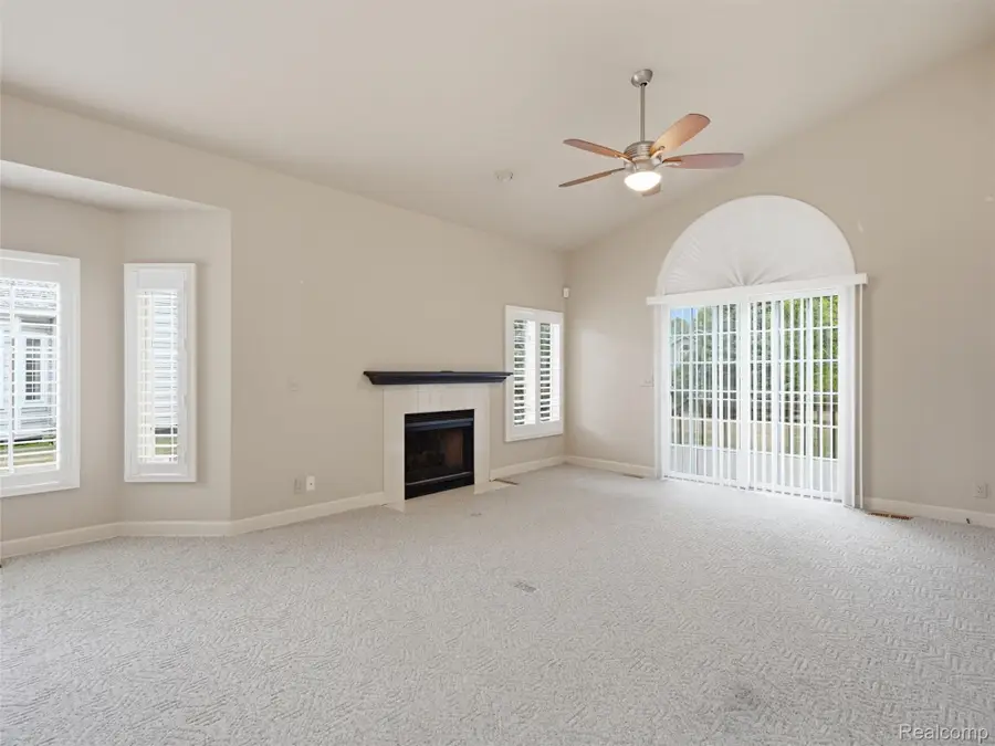 6346 Squire Lake Drive, Flushing, MI 48433 - #2