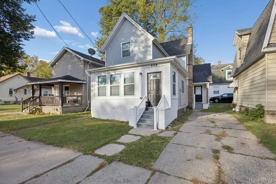 909 N Pine Street, Lansing, MI 48906 - #2