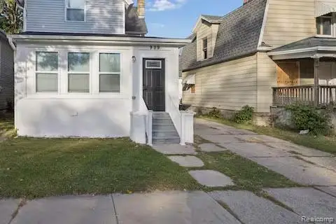 909 N Pine Street, Lansing, MI 48906 - #3