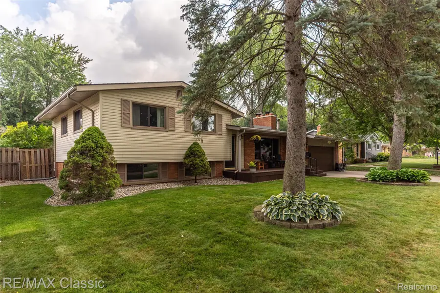 42150 Lakeland Court, Plymouth, MI 48170 - #3