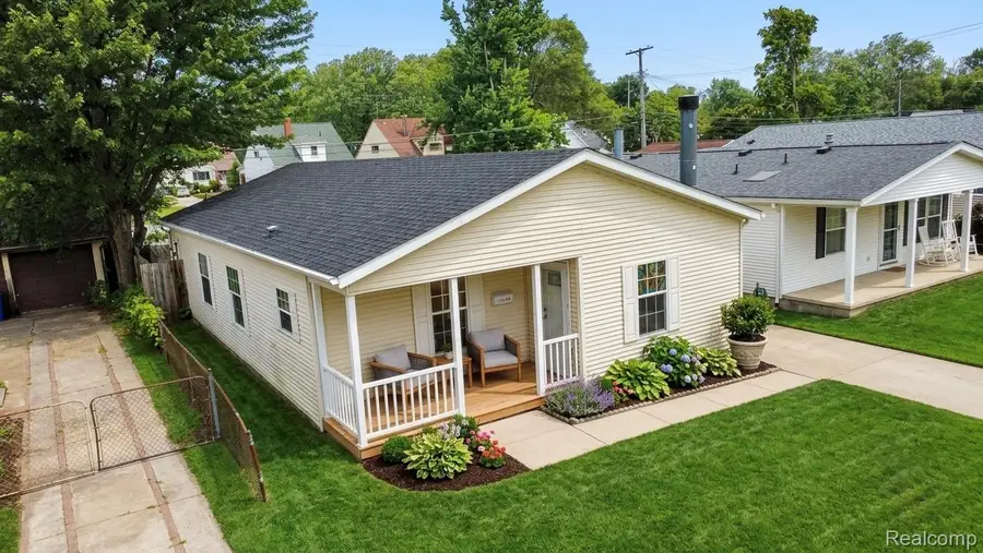 25660 Currier Street, Dearborn Heights, MI 48125 - #2